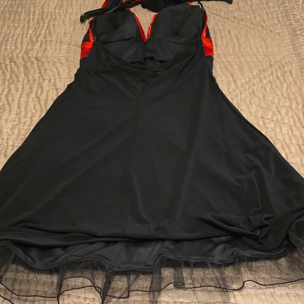 Blondie Nites Black and Red Backless Dress - Picture 8 of 9